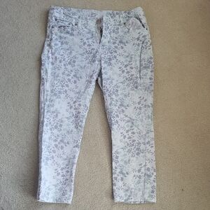 Westport Women's Light Gray Floral Cropped Jeans